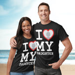 Camiseta amo a mi hija | Dia divertida del padre<br><div class="desc">Crea tu propia funda de texto de foto de "Amo a mi hija" con esta plantilla de camisa moderna y divertida que incluye una tipografía de serif y una foto de personalizado en un enorme corazón rojo. Añade tu propia foto, tu nombre o cualquier texto personalizado. El diseño de la...</div>