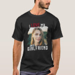 Camiseta Amo a mi novia Grunge Personalizado.<br><div class="desc">¡Un gran regalo para tu novio! Camiseta fotográfica personalizado que dice que AMO A MI NOVIA en una foto de tipografía esporádica grunge en un frío corte de mascarillas. Personalización simple y sencilla.</div>