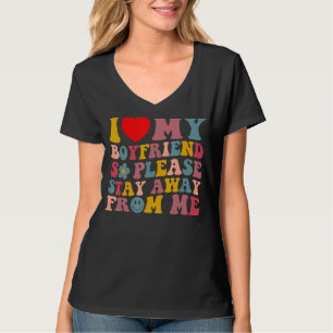 Camiseta Amo A Mi Novio Así Que Por Favor Permanezca Alejad