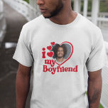 Camiseta Amo a mi novio Personalizado de fotos<br><div class="desc">¿Buscando un regalo único y romántico? ¡No busque más allá de esta camiseta de fotos de la personalizado I Love My Boyrfriend! Simplemente sube una foto tuya, y Zazzle la imprimirá en una camisa para ti. Esta camisa es perfecta para aniversarios, El día de San Valentín o cualquier otra ocasión...</div>