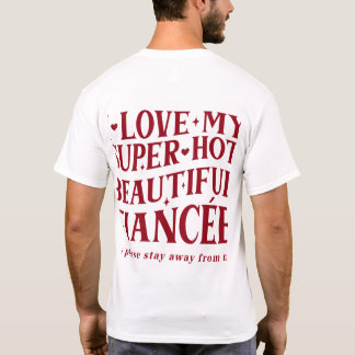 Camiseta Amo a mi prometido así que por favor manténgase al