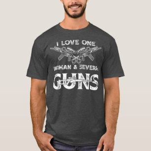Camiseta Amo A Una Mujer Varias Pistolas