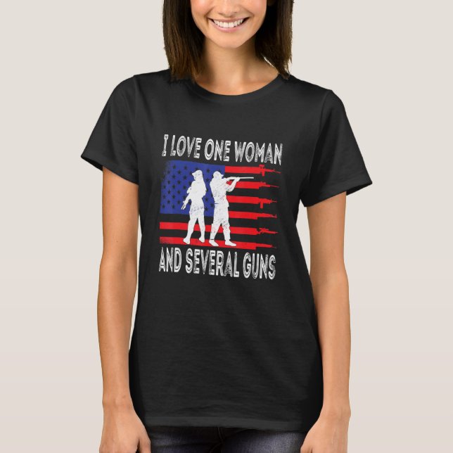 Camiseta Amo a una mujer y varias armas (Anverso)