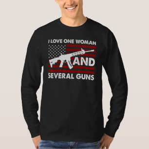 Camiseta Amo A Una Mujer Y Varias Pistolas Abuelo Vetera