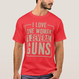 Camiseta Amo a una mujer y varias pistolas divertido 2º enm