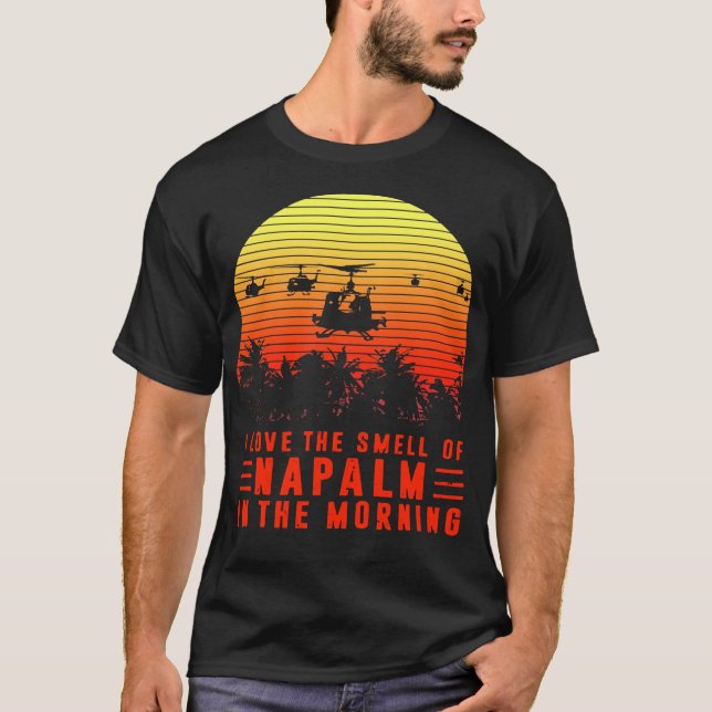 Camiseta Amo el olor del napalm en la mañana (Anverso)