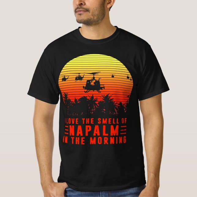 Camiseta Amo el olor del napalm en la mañana (Anverso)