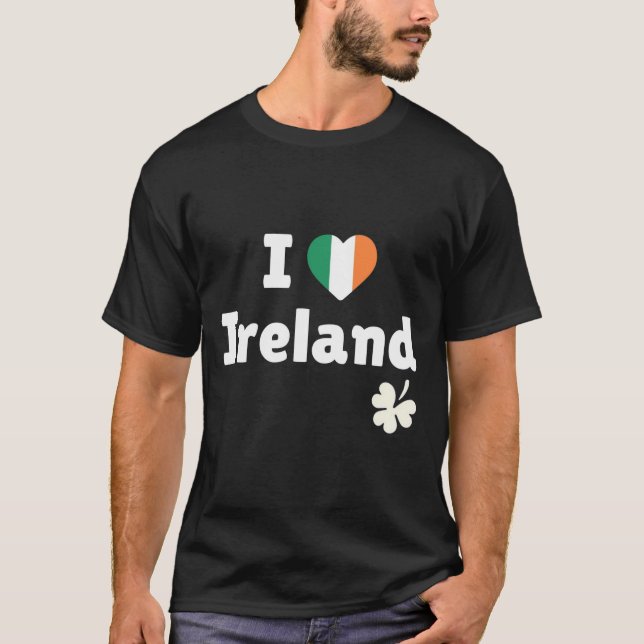Camiseta Amo Irlanda - Corazón y Trébol de la Bandera Irlan (Anverso)