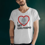 Camiseta Amo La Foto De Mi Novia<br><div class="desc">Crea tu propio I Love My Girlfriend más que nunca Photo Text T-Shirt con esta moderna y divertida plantilla de camisa que incluye una fresca foto de sardineras y novias en un enorme corazón rojo. Añade tu propia foto, tu nombre o cualquier texto personalizado. El diseño de la camiseta "I...</div>