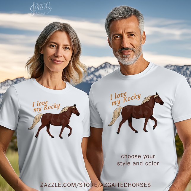 Camiseta Amo Mi Caballo Rocoso - Atractivo Amante del cabal (Two people wearing white t-shirts with a brown horse illustration and the text “I love my Rocky.”)