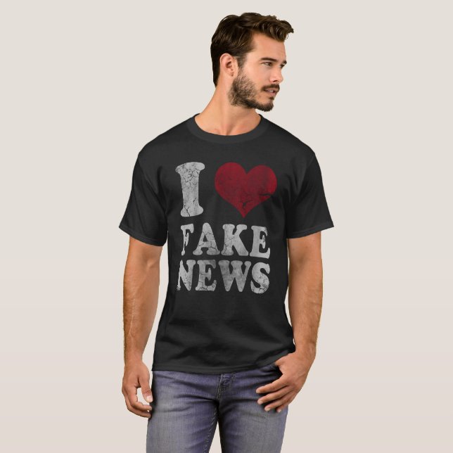 Camiseta Amo noticias falsas (Anverso completo)