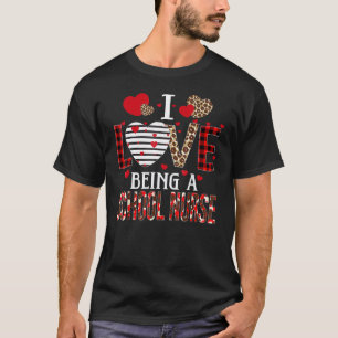 Camiseta Amo ser una enfermera escolar corazones de cuadros