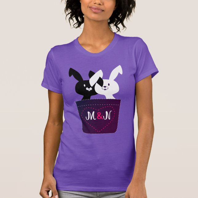 Camiseta Amor Cuto Bunnios Blancos Y Negros Con Monograma (Anverso)
