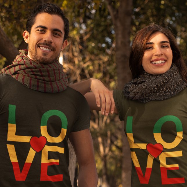 Camiseta Amor de luna de miel (Couples posing during a happy vacation)