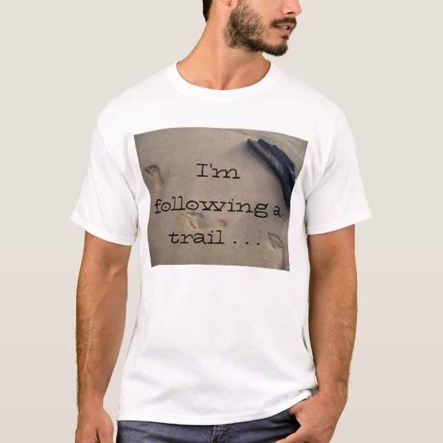 Camiseta Amor del rastro de las huellas de la arena de la (Anverso)