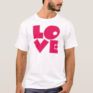 Camiseta AMOR en letras rosadas grandes