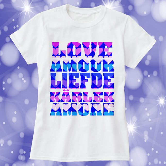 Camiseta Amor en muchos idiomas azul púrpura rosado (A shirt that says love in a variety of languages with pink, blue and purple hearts.)