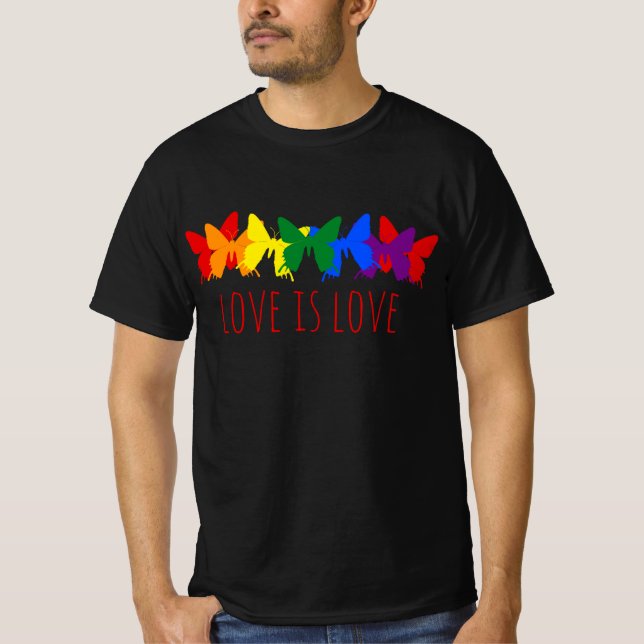 Camiseta Amor Es Amor Mariposa Arcoíris Negro (Anverso)