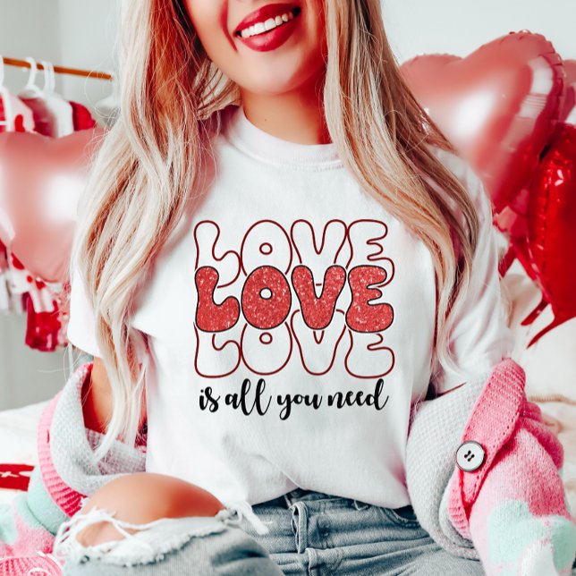 Camiseta AMOR es todo lo que necesitas (Subido por el creador)