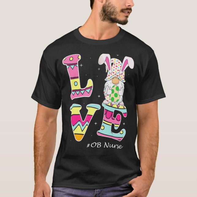 Camiseta Amor Gnome Bunny Delivery Ob Easter Day Laborista  (Anverso)