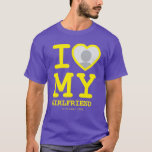 Camiseta Amor morado Amo A Mi Novia Foto Textos<br><div class="desc">Crea tu propio color amarillo violento brilloso me encanta la camiseta de texto con fotos de mi novia con esta plantilla moderna y divertida de camisa que incluye una buena fuente de serif y una foto de novia en un enorme corazón rojo. Añade tu propia foto, tu nombre o cualquier...</div>