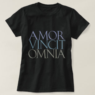 Camiseta Amor Vincit Omnia - El amor conquista todo