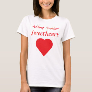 Camiseta Añadiendo otro El día de San Valentín favorito
