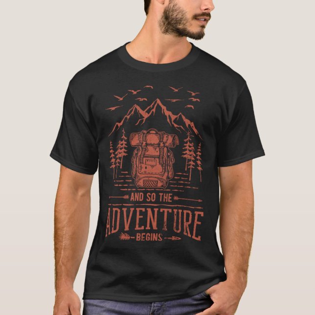 Camiseta And So The Adventure Begins Hiker Backpack Mountai (Anverso)