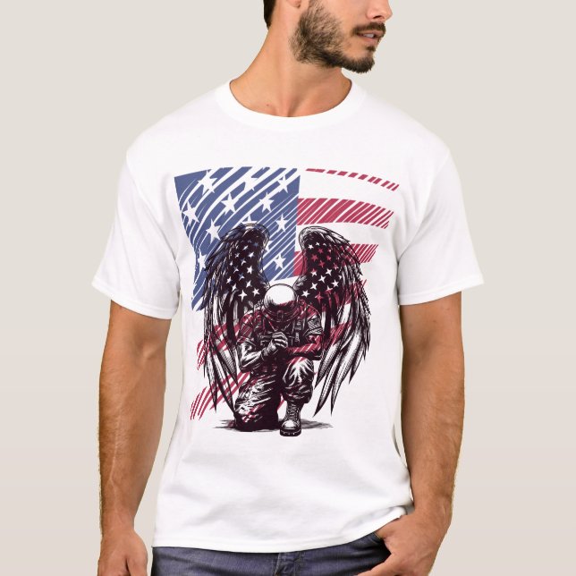 Camiseta Ángel Soldado Americano Orando Arte de Bandera de  (Anverso)
