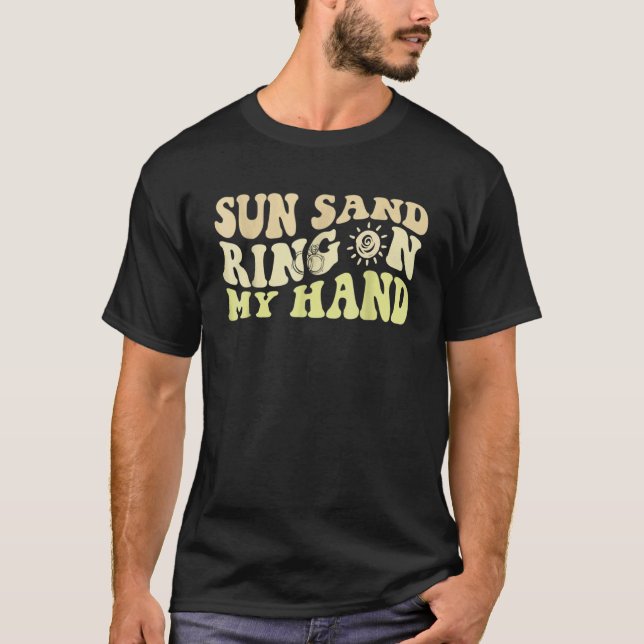 Camiseta Anillo de sol y arena en mi mano Fiesta de soltera (Anverso)