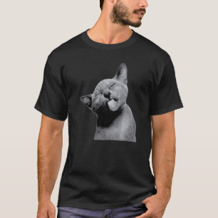 Camiseta Animación de lindo gatito sacando la lengua hacia 
