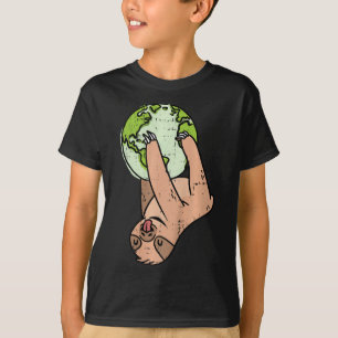 Camiseta Animales ecológicos del Día de la Tierra colgando 