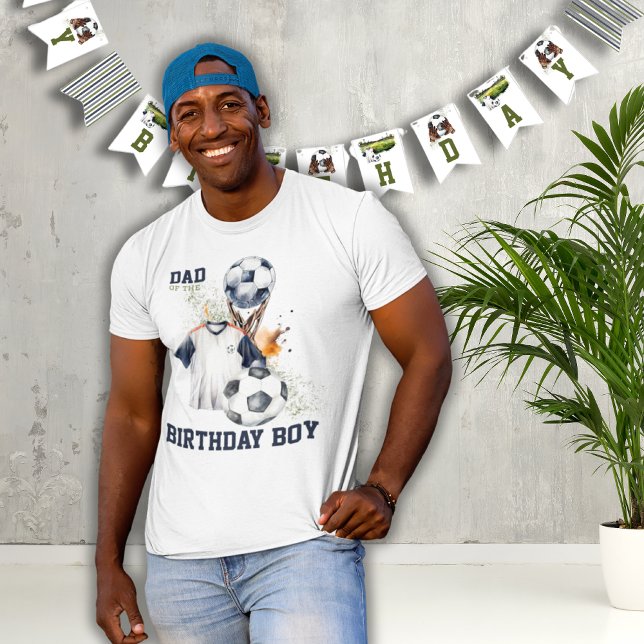 Camiseta Aniversario de natalidad de deportes Shirt (Green Blue Soccer Birthday Party Dad of the Birthday Boy T-shirt)