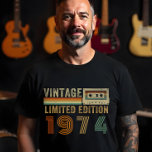 Camiseta Año de la cosecha personalizada Retro - Edición li<br><div class="desc">Retro Personalized Vintage Year T-Shirt - Edición Limitada Throwback - Retroceder en el tiempo con esta retro-inspirada camiseta "Vintage Limited Edition", con un diseño atrevido y nostálgico que incluye una cinta cassette y fuentes de groovy que salen directamente de la generación X veces. ¿La mejor parte? Puedes personalizar el año...</div>