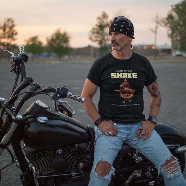 Camiseta Año De La Serpiente 2025 蛇 年 Curling Golden Snake (Subido por el creador)