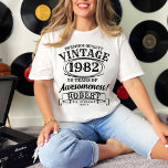 Camiseta Años A Perfección Cumpleaños Vintage Personalizado<br><div class="desc">Celebra cumpleaños con estilo y humor en nuestra camiseta de cumpleaños vintage personalizada Ageto a la perfección. Diseñado para fiestas de cumpleaños con temática de whisky, esta camisa presenta un estilo clásico de época que resonó con encanto intemporal. Ya sea que estés celebrando un año 30, 40, 50, o cualquier...</div>