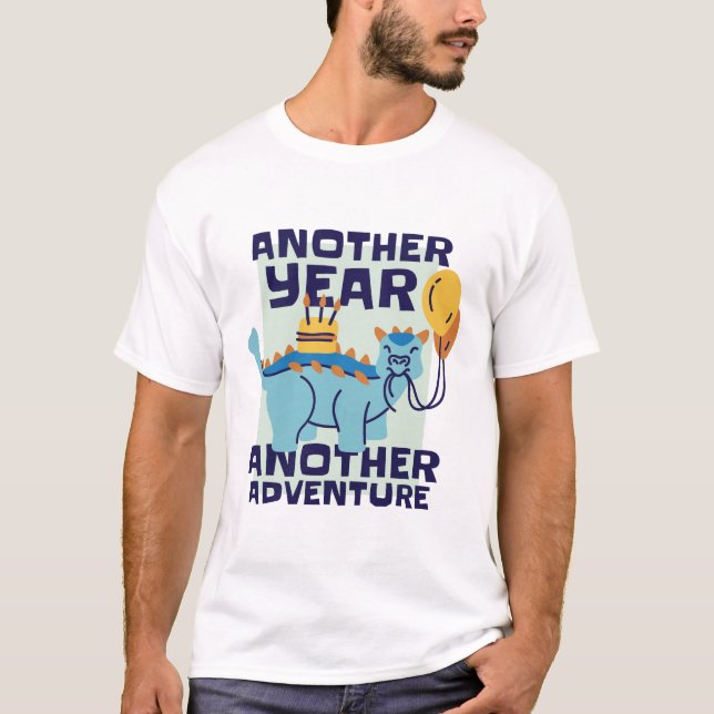 Camiseta Another Year Another Adventure Funny Dinosaur (Anverso)