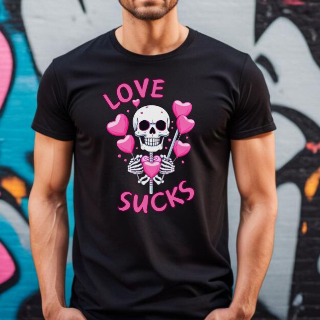 Camiseta anti San Valentín "El amor apesta" (Love Sucks Anti Valentine's Day Shirt)