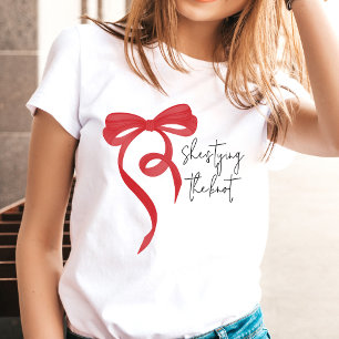 Camiseta Anudando el lazo de lazo rojo coqueta despedida de