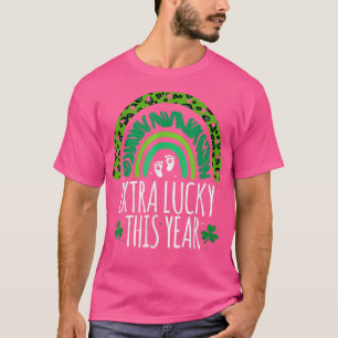 Camiseta Anuncio del día del embarazo del leopardo del arco
