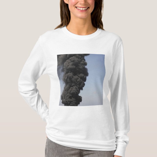 Camiseta Aparecen nubes oscuras de humo y fuego (Anverso)