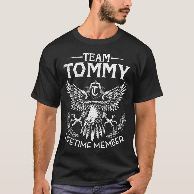 Camiseta Apellidos de miembro de Team TOMMY Lifetime (Anverso)