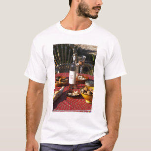 Camiseta Aperitivo y aperitivos preparados: pan, aceitunas,