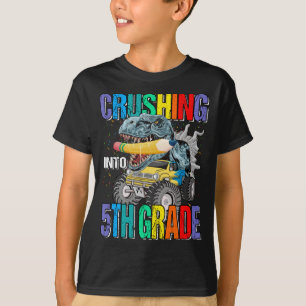 Camiseta Aplastamiento en un monstruo de quinto grado niño