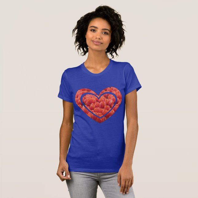 Camiseta Aplicación de Corazón de Campo de Tulipanes Rojos. (Anverso completo)