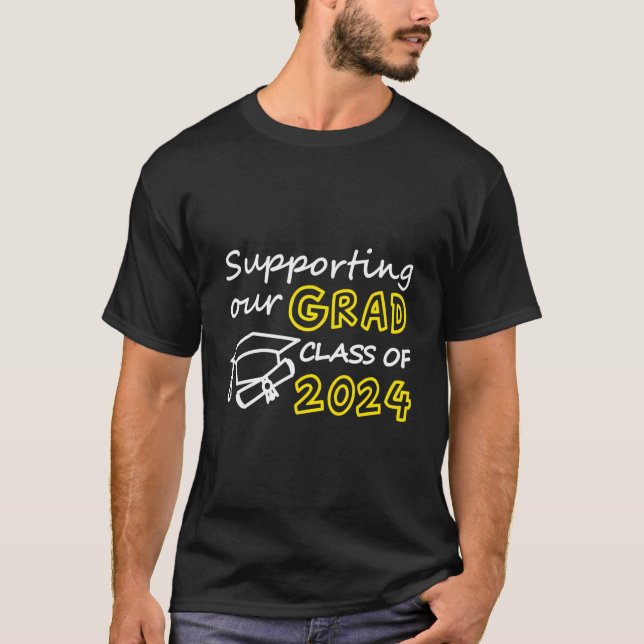 Camiseta Apoyando Nuestra Clase Grad De 2024 Orgullosos Pad (Anverso)