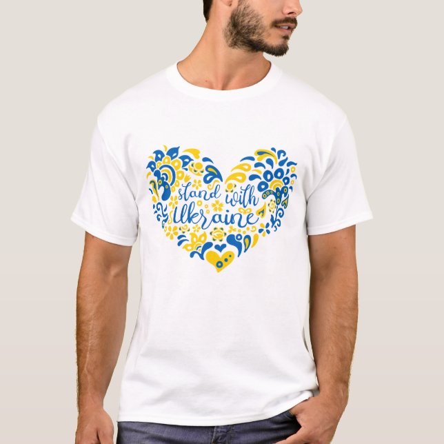 Camiseta Apoyar a Ucrania con letras y corazón (Anverso)