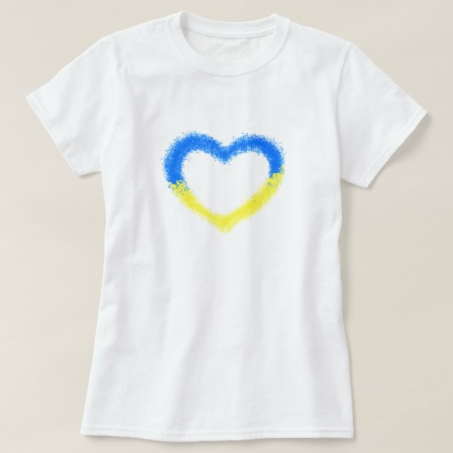 Camiseta Apoyen a Ucrania -Corazón de bandera ucraniana con (Diseño del anverso)