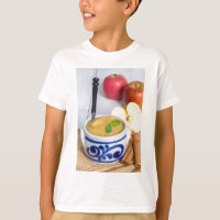 Applesauce con canela en tazón de gres