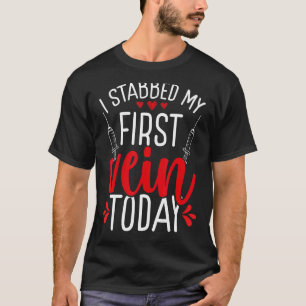 Camiseta Apreciación de enfermera apuñaló mi primera vena h